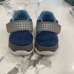 See Kai run size 6  Ryder ll FlexiRun tennis shoes